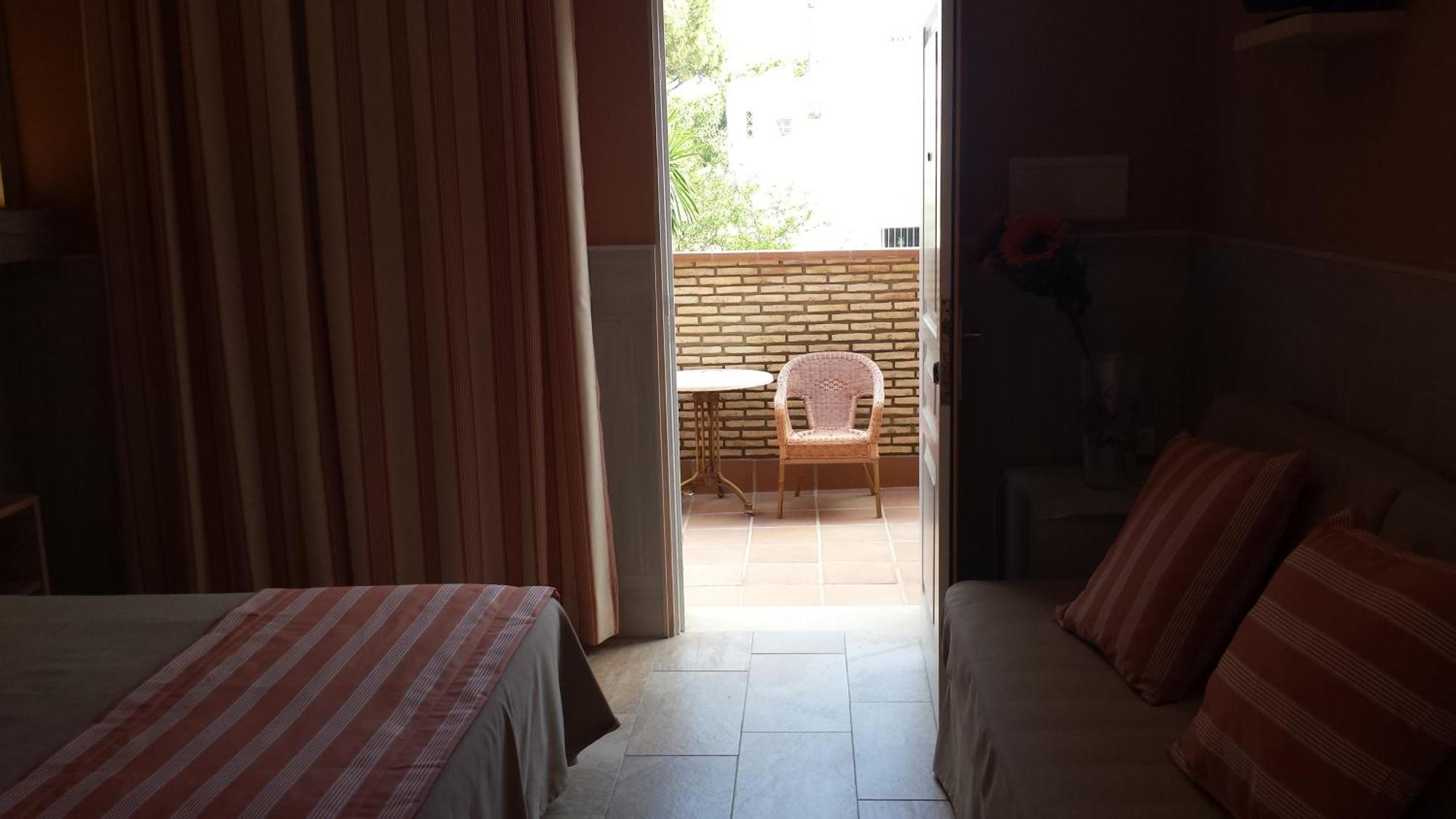 Hostal Noli Chiclana de la Frontera Buitenkant foto