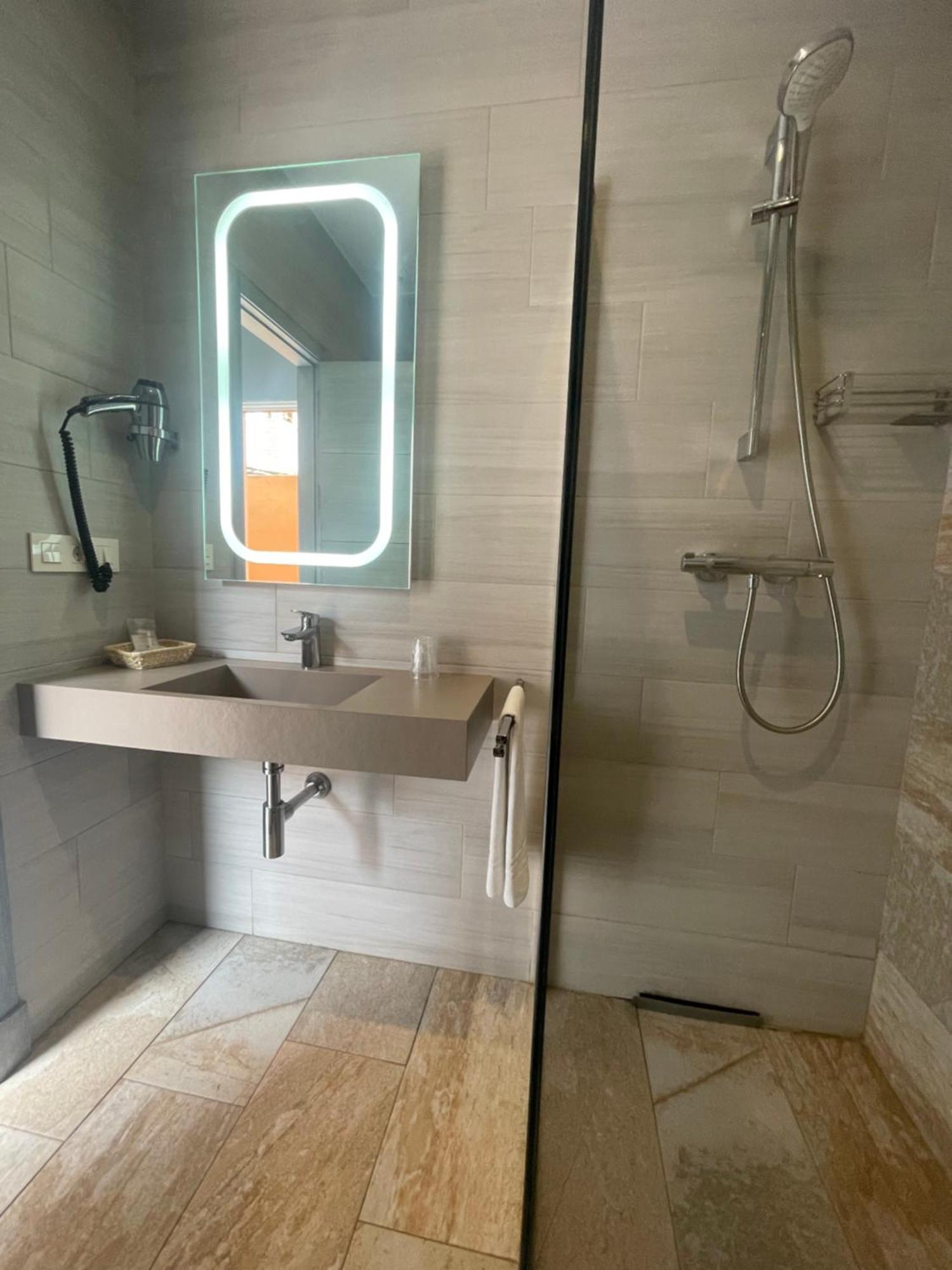 Hostal Noli Chiclana de la Frontera Buitenkant foto