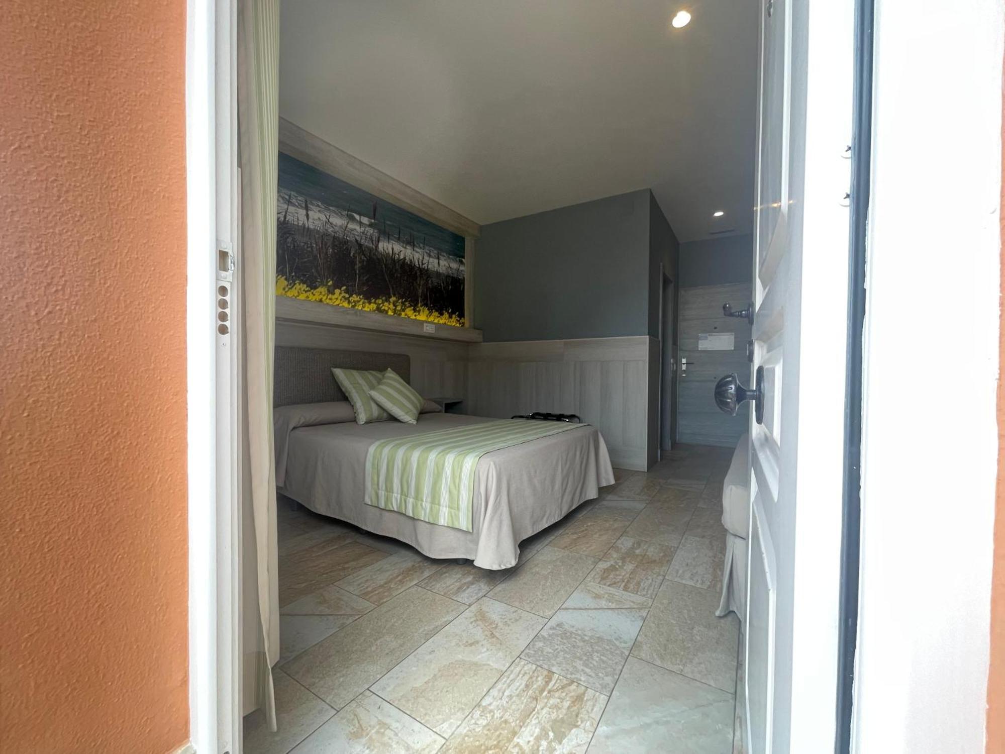 Hostal Noli Chiclana de la Frontera Buitenkant foto