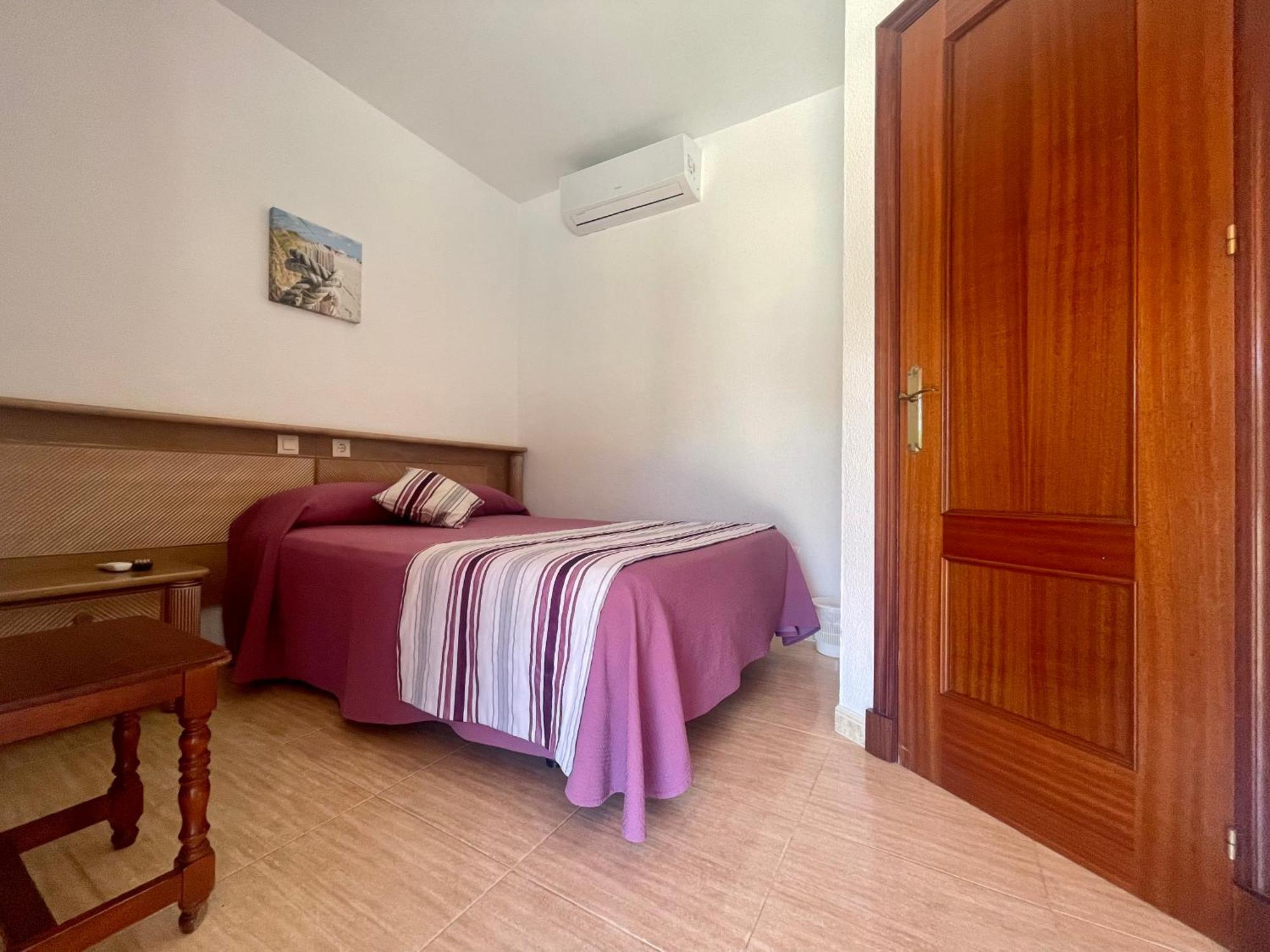 Hostal Noli Chiclana de la Frontera Buitenkant foto
