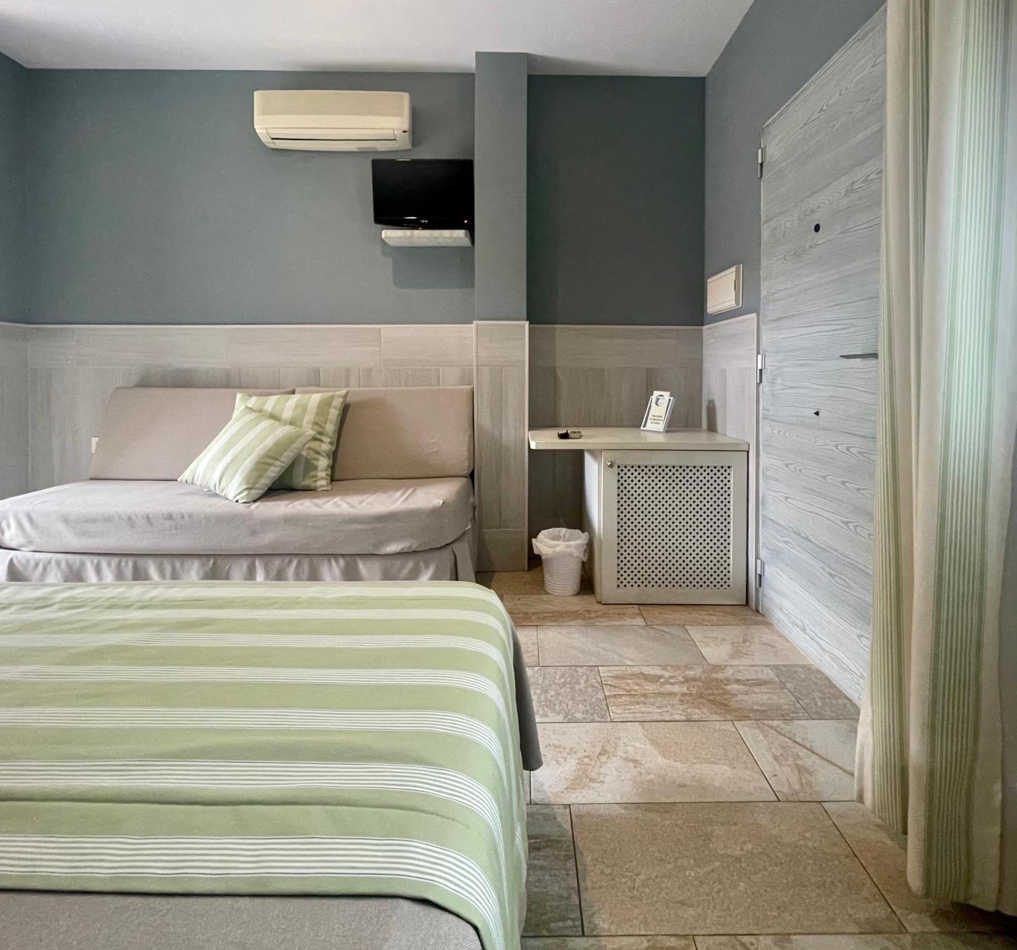 Hostal Noli Chiclana de la Frontera Buitenkant foto