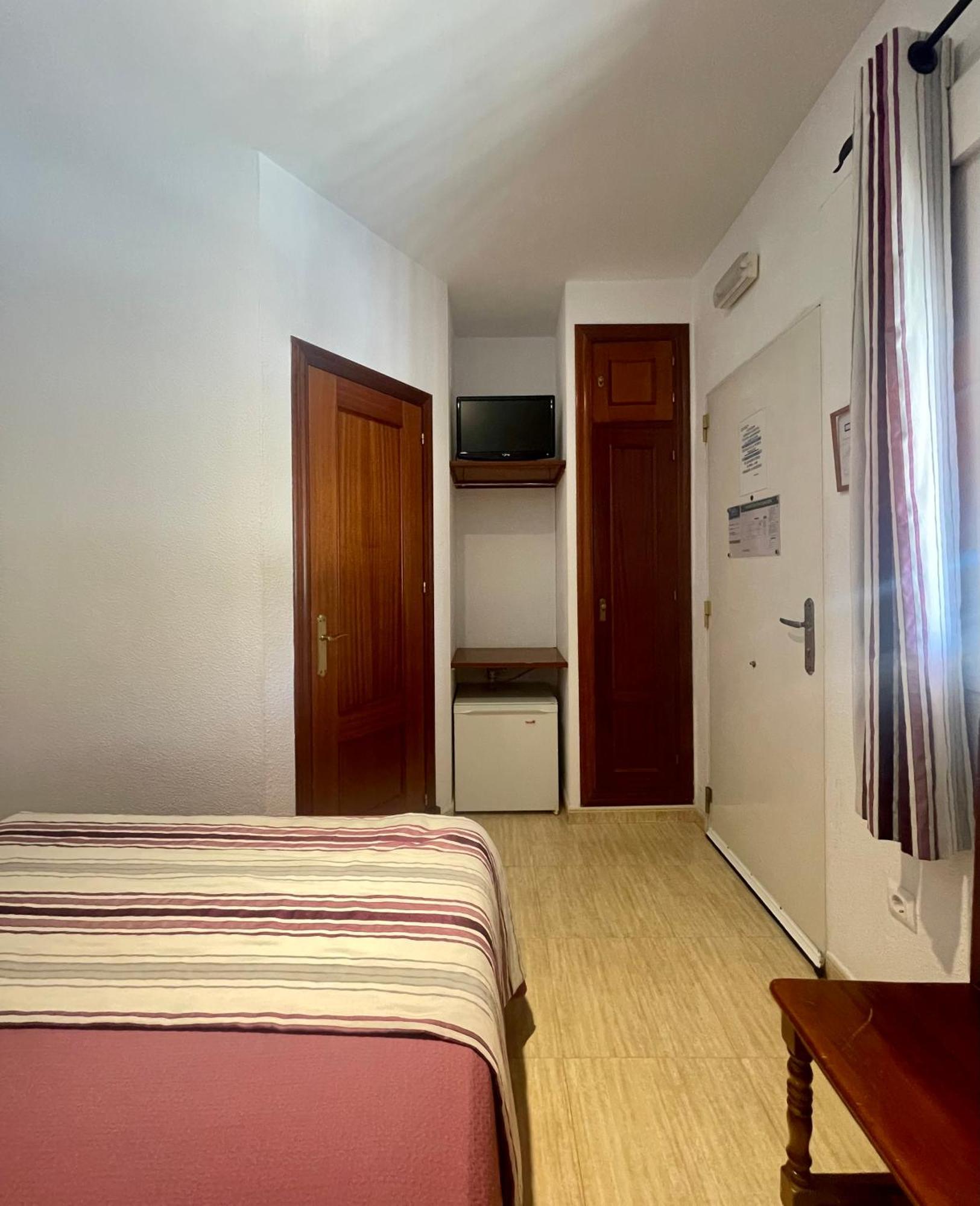 Hostal Noli Chiclana de la Frontera Buitenkant foto