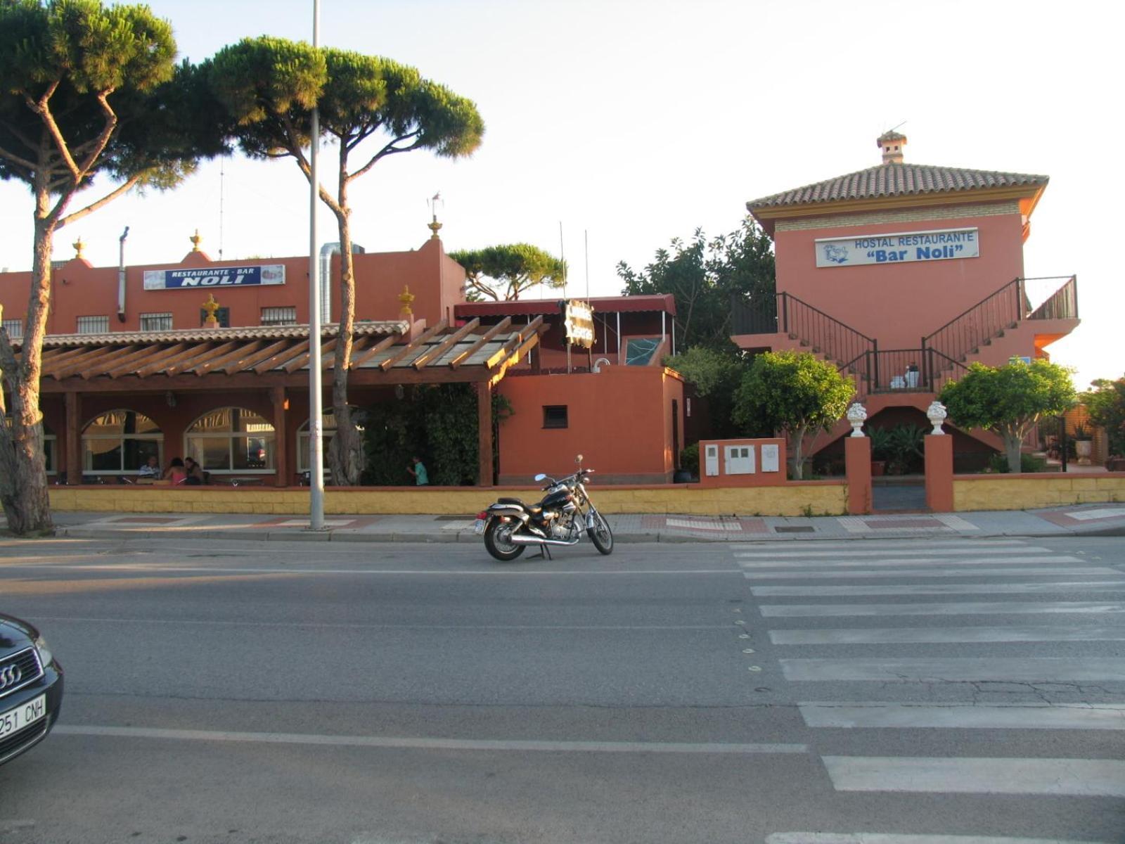 Hostal Noli Chiclana de la Frontera Buitenkant foto